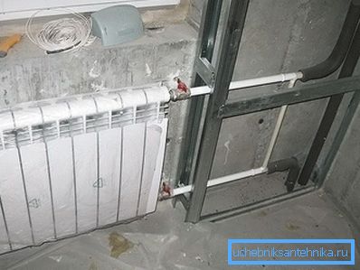 Una caja como opción para enmascarar tuberías. Una caja como opción para enmascarar tuberías.