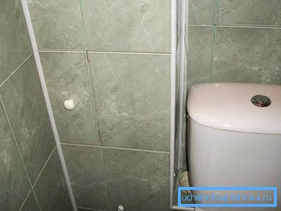 2777 Caja, decorada con azulejos cerámicos con escotilla secreta.