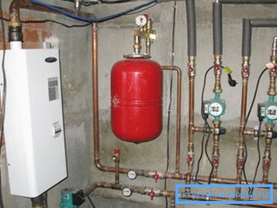 Sala de calderas para un sistema cerrado. Sala de calderas para un sistema cerrado.