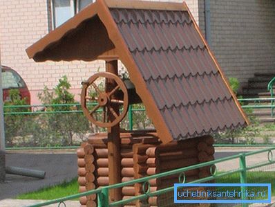 Hermosos pozos para dar, como edificios decorativos notables, atraen la atención. Hermosos pozos para dar, como edificios decorativos notables, atraen la atención.