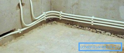 Fijaciones para tubos metálicos durante el sistema de calefacción. Fijaciones para tubos metálicos durante el sistema de calefacción.