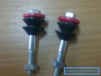 Tornillos de montaje para instalación en tanque. Tornillos de montaje para instalación en tanque.