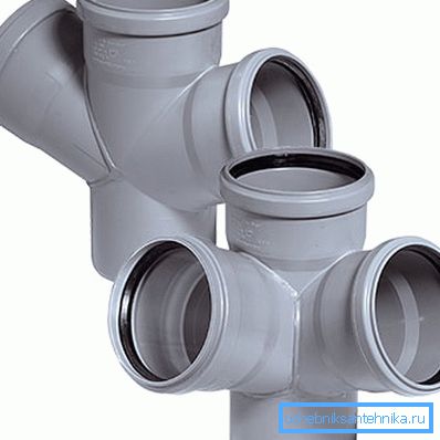 Las cruces pueden tener una variedad de configuraciones. Las cruces pueden tener una variedad de configuraciones.