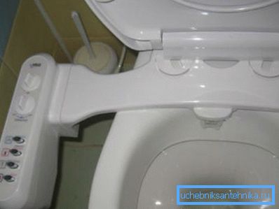 Cubierta de inodoro con ducha higiénica. Cubierta de inodoro con ducha higiénica.