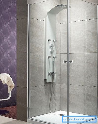 Ducha cuadrada de 90x90 con puerta abatible, una opción que ofrece diferentes espacios y funcionalidades. Ducha cuadrada de 90x90 con puerta abatible, una opción que ofrece diferentes espacios y funcionalidades.