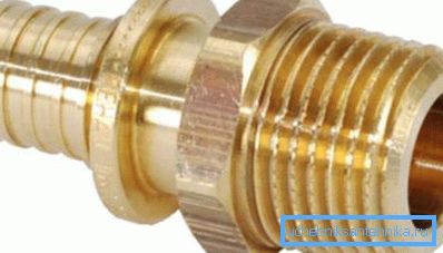 Adaptador roscado de latón para tubos de diferentes diámetros. Adaptador roscado de latón para tubos de diferentes diámetros.