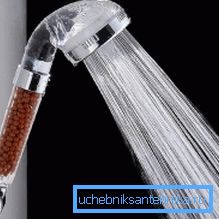 El aireador de regadera purifica el agua de las impurezas y la enriquece con oxígeno. El aireador de regadera purifica el agua de las impurezas y la enriquece con oxígeno.