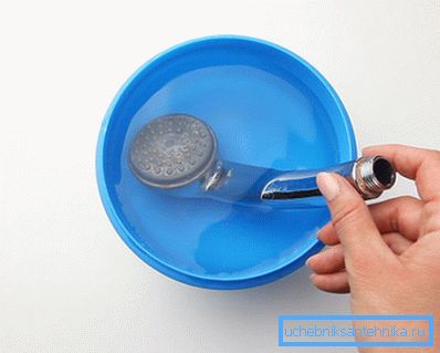 Regadera en solución acética. Regadera en solución acética.