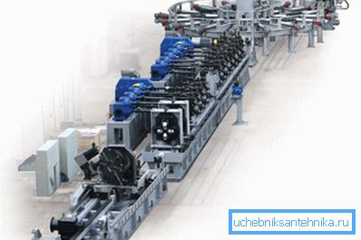 Línea para la producción de estructuras de costura recta. Línea para la producción de estructuras de costura recta.