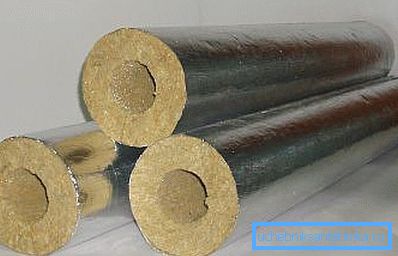 Es mejor elegir aislamiento de lana mineral con protección externa contra la humedad. Es mejor elegir aislamiento de lana mineral con protección externa contra la humedad.