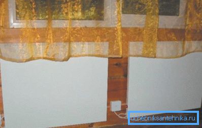 Foto amateur, calentadores eléctricos, realizados en forma de paneles con inserciones cerámicas.