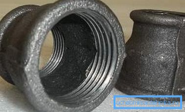 Foto amateur de una estructura metálica de este tipo diseñada para conectar autopistas de diferentes diámetros. Foto amateur de una estructura metálica de este tipo diseñada para conectar autopistas de diferentes diámetros.
