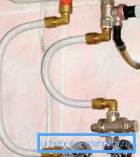 Foto amateur de la conexión más simple de dichos dispositivos en el sistema de suministro de agua. Foto amateur de la conexión más simple de dichos dispositivos en el sistema de suministro de agua.