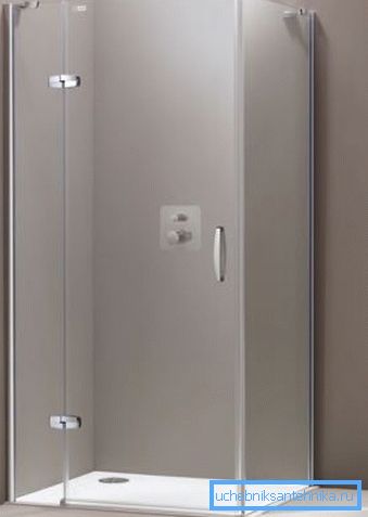 Foto amateur del sistema más simple de este tipo montado en la cabina de ducha. Foto amateur del sistema más simple de este tipo montado en la cabina de ducha.