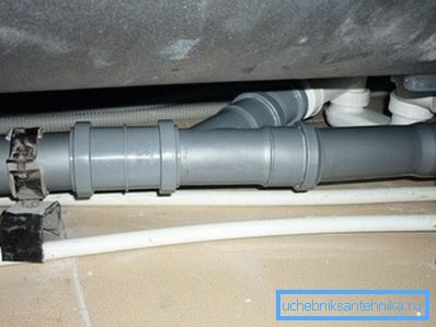 Foto amateur del sistema de tubería de alcantarillado ubicado debajo del baño. Foto amateur del sistema de tubería de alcantarillado ubicado debajo del baño.