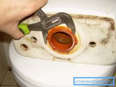 La unión del tanque y el cuenco. La unión del tanque y el cuenco.