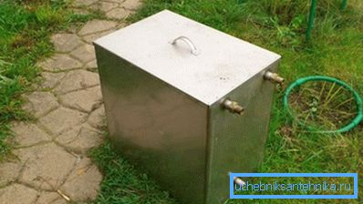 Capacidad de metal de un acero inoxidable de 240 litros. Capacidad de metal de un acero inoxidable de 240 litros.