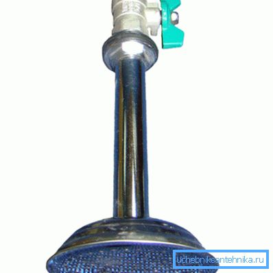 Boquilla de metal con válvula de bola. Boquilla de metal con válvula de bola.