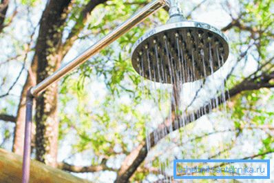 Estante de metal - una gran solución para casas de verano con tuberías Estante de metal - una gran solución para casas de verano con tuberías
