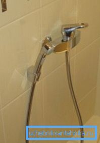 Batidora de metal sin caño para ducha higiénica.