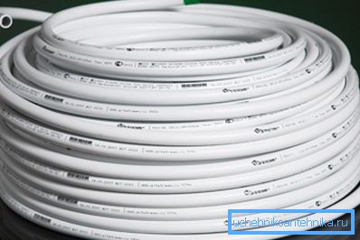 Las tuberías de metal tienen una excelente ductilidad y son muy fáciles de instalar. Las tuberías de metal tienen una excelente ductilidad y son muy fáciles de instalar.