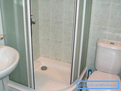 El tamaño mínimo de un baño con ducha es de 80 cm por 80 cm. El tamaño mínimo de un baño con ducha es de 80 cm por 80 cm.