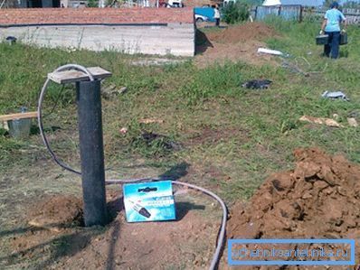 Muchas comunidades reciben agua limpia de pozos. Muchas comunidades reciben agua limpia de pozos.