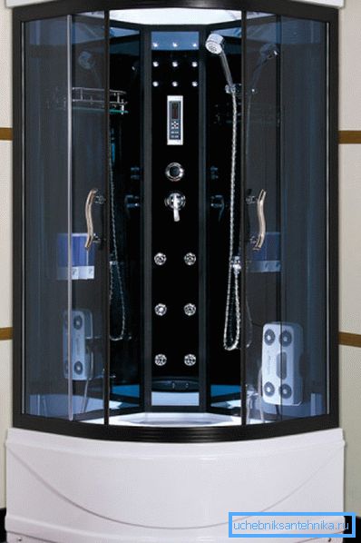 Modelo con hidromasaje, ventilación y otras adiciones agradables. Modelo con hidromasaje, ventilación y otras adiciones agradables.