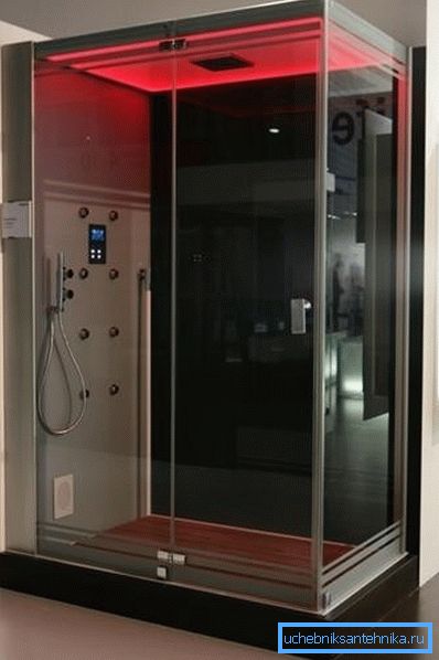 Modelo con sauna de infrarrojos. Modelo con sauna de infrarrojos.