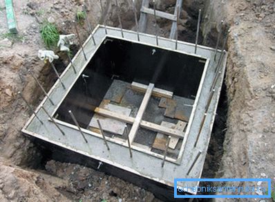 Los pozos monolíticos requieren la construcción de encofrados complejos. Los pozos monolíticos requieren la construcción de encofrados complejos.