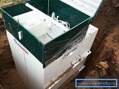 1157 Instalación de una fosa séptica de Yunilos.