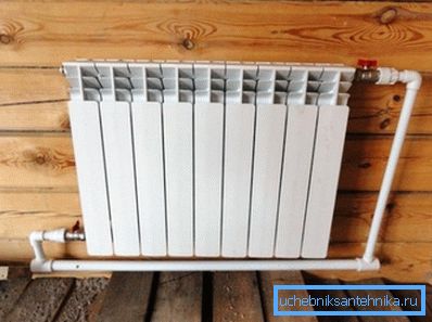 La instalación de un dispositivo de calefacción bimetálico en una casa privada se puede hacer a mano