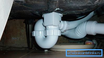 Instalación del sifón en el baño. Instalación del sifón en el baño.
