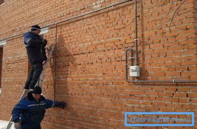 Instalación de un sistema de acero para el transporte de gas. Instalación de un sistema de acero para el transporte de gas.