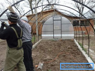 Instalación de invernaderos a partir de tuberías con sección rectangular. Instalación de invernaderos a partir de tuberías con sección rectangular.