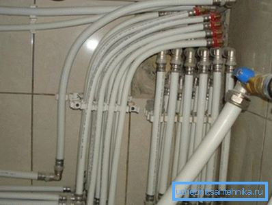 Instalación de calefacción suburbana mediante tuberías de metal-plástico. Instalación de calefacción suburbana mediante tuberías de metal-plástico.