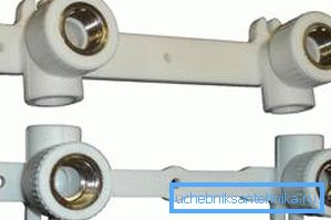 Tiras de montaje debajo del mezclador para tubos de polipropileno. Tiras de montaje debajo del mezclador para tubos de polipropileno.
