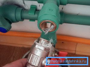 Montar el cableado y colocar accesorios. Montar el cableado y colocar accesorios.