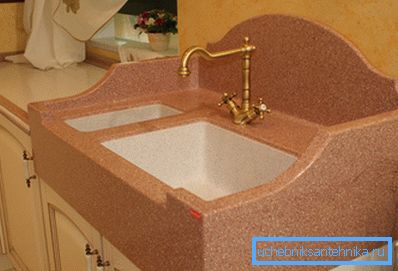 Lavabo de granito artificial para un interior en estilo retro. Lavabo de granito artificial para un interior en estilo retro.