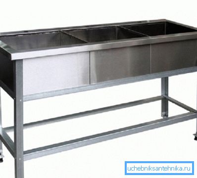 El fregadero de acero inoxidable para el comedor está disponible en forma prefabricada. El fregadero de acero inoxidable para el comedor está disponible en forma prefabricada.