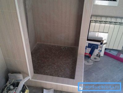 Puedes cercar las paredes de la cabina. Puedes cercar las paredes de la cabina.