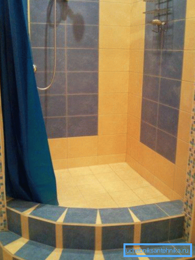 Puede construir un pedestal, si es necesario; esta es otra ventaja de las cabinas de autoconstrucción Puede construir un pedestal, si es necesario; esta es otra ventaja de las cabinas de autoconstrucción