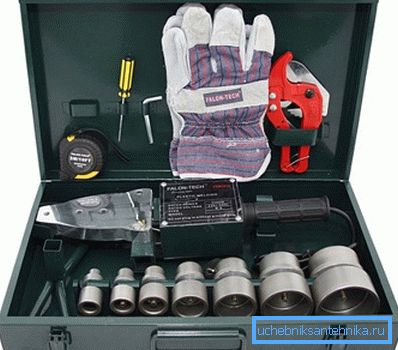 En esta foto puede ver un juego completo para soldadura, que facilitará su trabajo. En esta foto puede ver un juego completo para soldadura, que facilitará su trabajo.