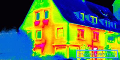 En la pantalla del generador de imágenes es claramente visible la fuga de calor a través de las ventanas. En la pantalla del generador de imágenes es claramente visible la fuga de calor a través de las ventanas.