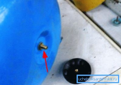 En la foto - bobina del tanque hidráulico. En la foto - bobina del tanque hidráulico.