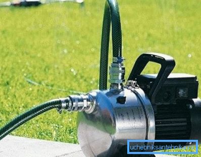 En la foto, una opción democrática para el pozo de la dacha, su cabeza es suficiente para regar las camas. En la foto, una opción democrática para el pozo de la dacha, su cabeza es suficiente para regar las camas.