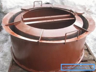 En la foto, forma lista para la fabricación de anillos de pozo de w / w. En la foto, forma lista para la fabricación de anillos de pozo de w / w.