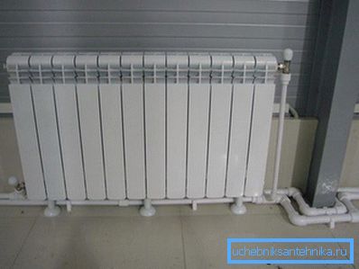 En la foto: este tipo de producto le servirá durante mucho tiempo solo bajo ciertas condiciones, cualquier violación puede hacer que el radiador falle. En la foto: este tipo de producto le servirá durante mucho tiempo solo bajo ciertas condiciones, cualquier violación puede hacer que el radiador falle.