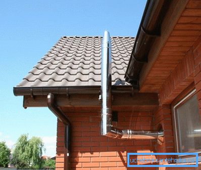 La foto muestra el tubo de ventilación en el plano lateral. La foto muestra el tubo de ventilación en el plano lateral.