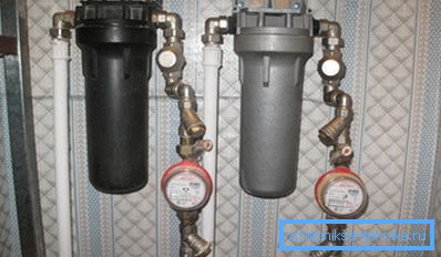 En la foto: si tiene suministro de agua caliente y fría, necesitará dos unidades de limpieza En la foto: si tiene suministro de agua caliente y fría, necesitará dos unidades de limpieza